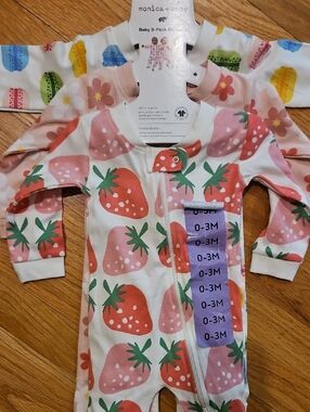 monica + andy Strawberry Baby Zip Footless Sleeper (0-3M)